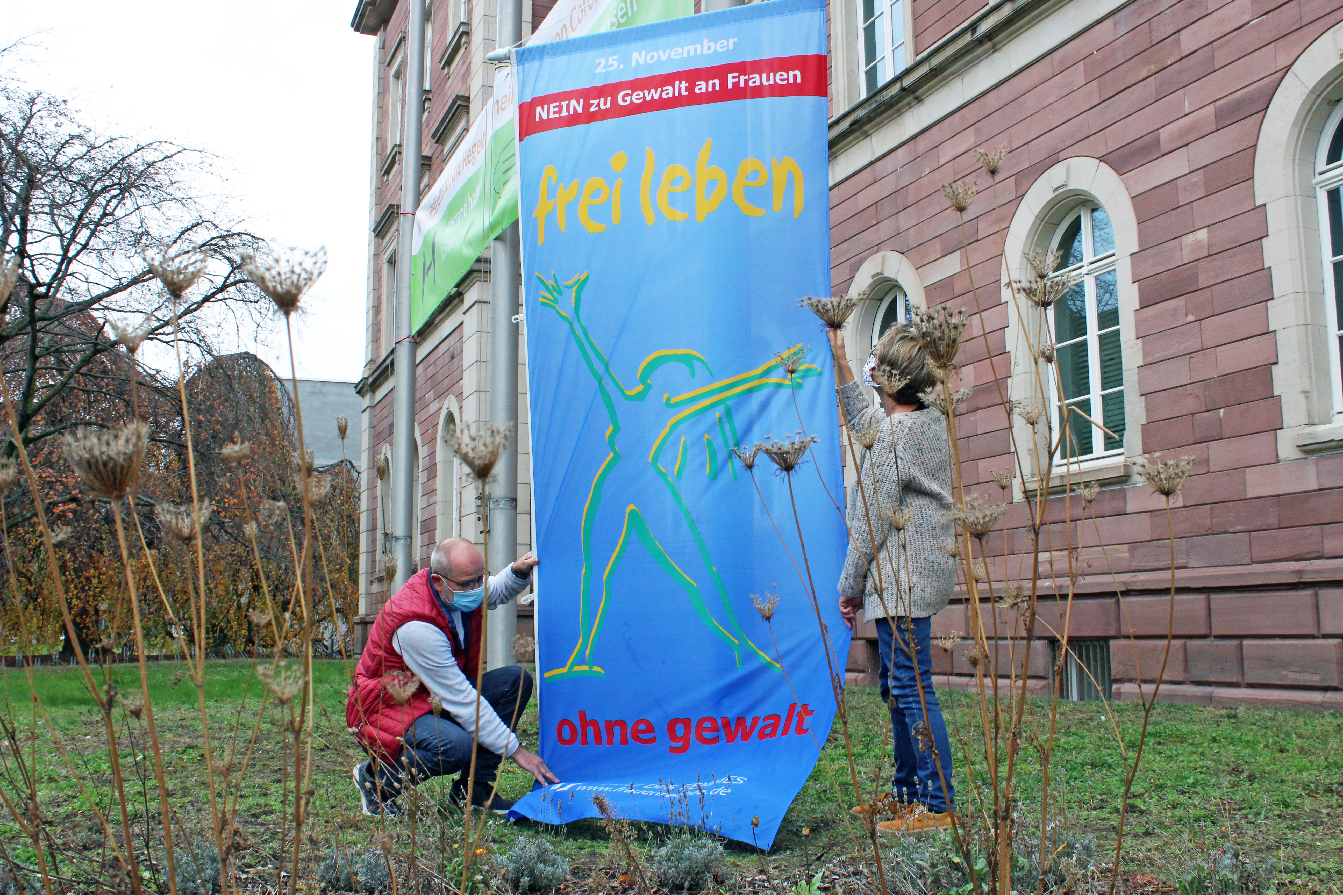 Flagge zeigen gegen Gewalt an Frauen: Die Pädagogische Hochschule Karlsruhe unterstützt die bundesweite Aktion. Foto: PHKA