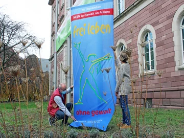 Flagge zeigen gegen Gewalt an Frauen: Die Pädagogische Hochschule Karlsruhe unterstützt die bundesweite Aktion. Foto: PHKA