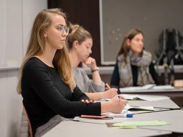 Weiterbildung: Sich mit Angeboten der Pädagogischen Hochschule Karlsruhe neue Perspektiven eröffnen. Foto: Kamuf/PHKA