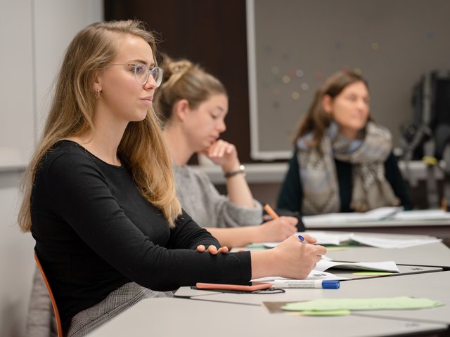 Weiterbildung: Sich mit Angeboten der Pädagogischen Hochschule Karlsruhe neue Perspektiven eröffnen. Foto: Kamuf/PHKA