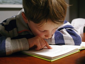Lesen fördern: Die Buchempfehlungen Sommer 2026 des Projekts boys & books sind online. Foto: Michał Parzuchowski auf Unsplash
