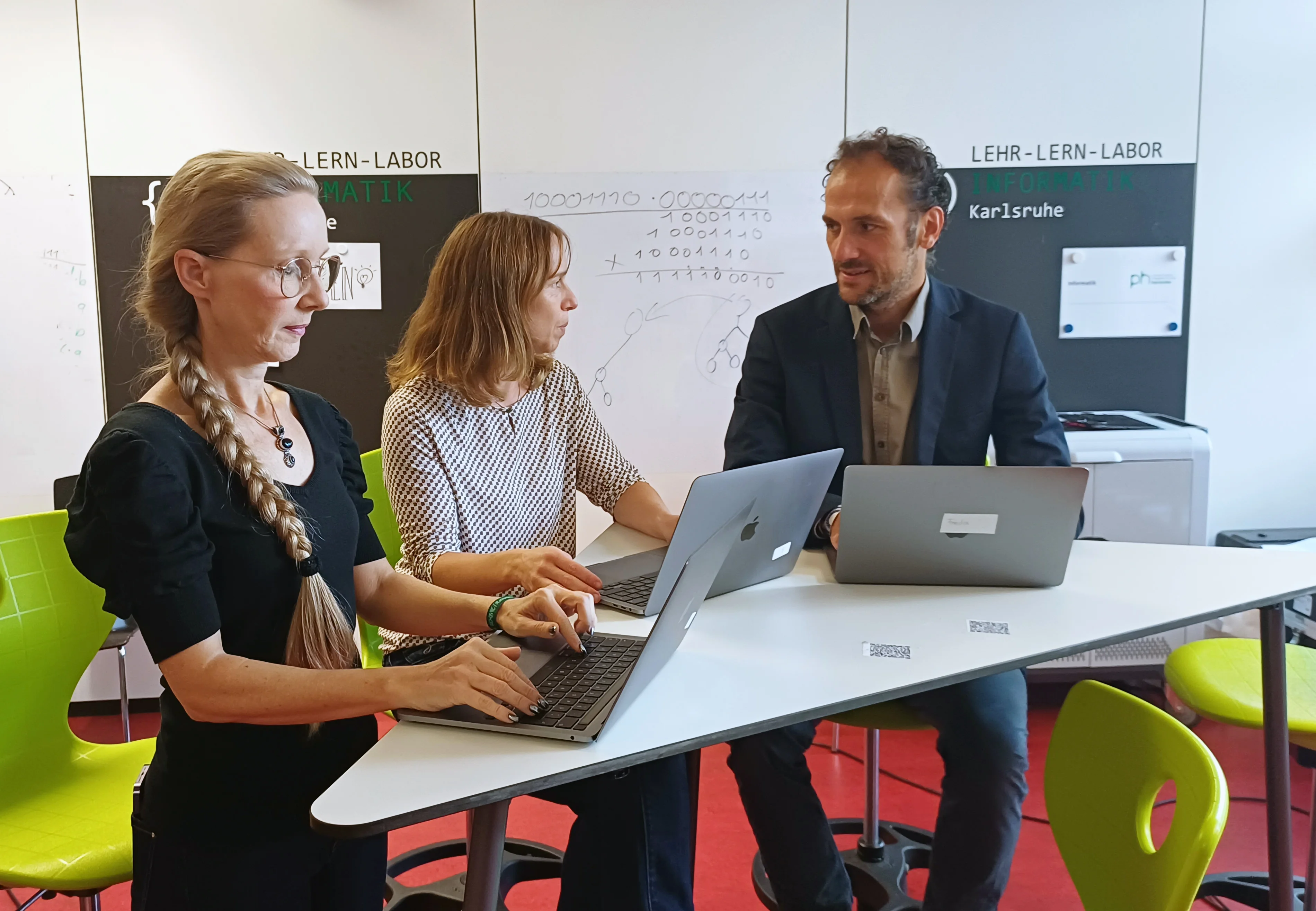 #EntreCoThink: Projektbeteiligte Claudia Wiepcke, Anette Bentz und Bernhard Standl (v.l.) Foto: Pädagogische Hochschule Karlsruhe  