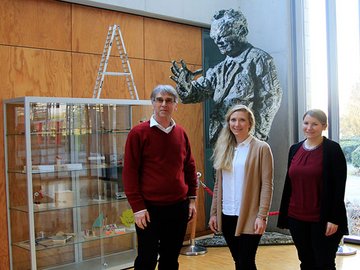 An der Willy-Brandt-Realschule in Königsbach-Stein: Dieter König, Mirjam Maier-Röseler und Sabine Fuchs (v.l.). Foto: N. Füger