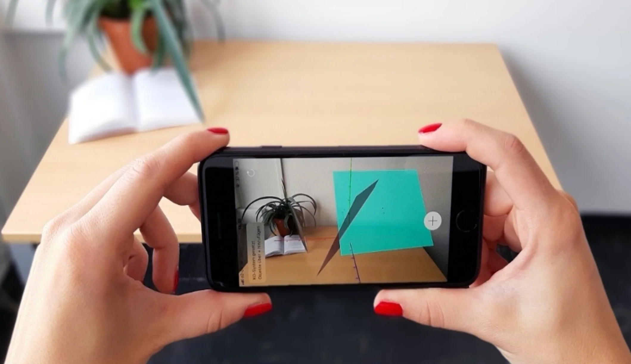 Mit der App malAR die Dreidimensionalität mathematischer Objekte in realer Umgebung erleben. Foto: PHKA/Institut für Mathematik © Die kostenfreie Verwendung des Fotos ist ausschließlich für journalistische Zwecke in Verbindung mit der Pressemitteilung sowie unter Angabe der Quelle gestattet. 
