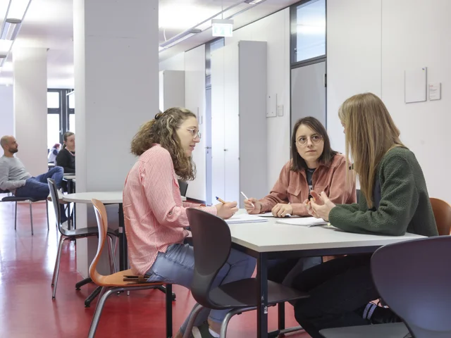 Sich berufsbegleitend weiterbilden: Die Pädagogische Hochschule Karlsruhe bietet zahlreiche Zertifikate und Masterstudiengänge im Bereich Bildung an. Foto: Andrea Fabry/PHKA