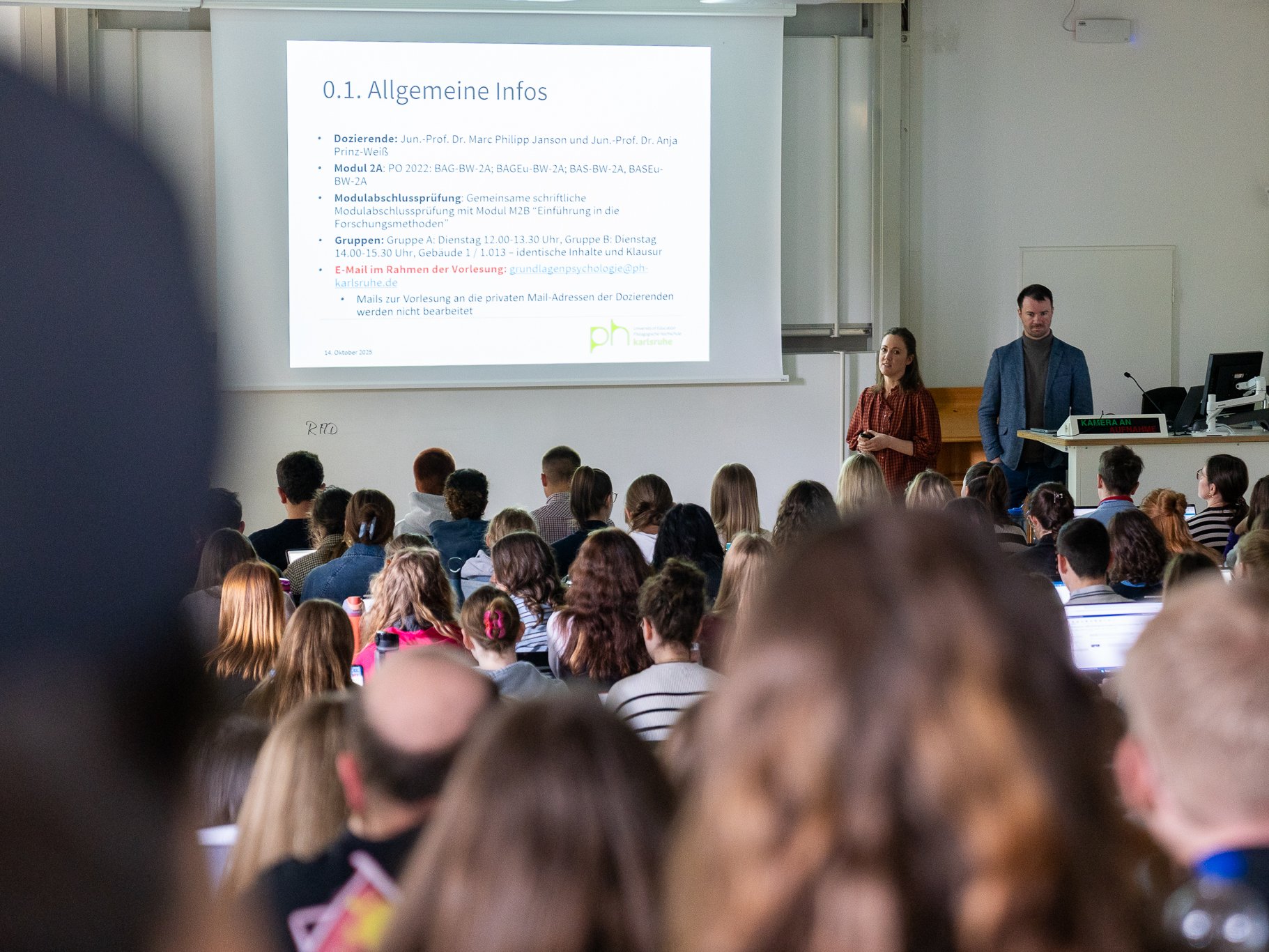 Die Vorlesungszeit an der PHKA hat begonnen: Hier eine Einführungsveranstaltung in die Grundlagen der Psychologie. Foto: Hahl/PHKA