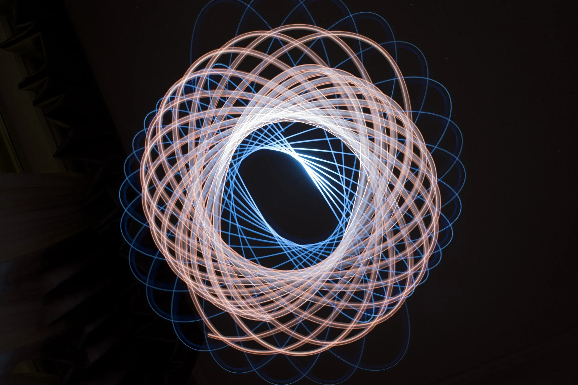 Kurven über Kurven: Die Mathematik hinter Spirograph-Kunstwerken erklärt das Institut für Mathematik der PHKA auf den Science Days 2021. Foto: M Maggs auf Pixabay