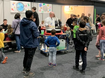 Staunen, mitmachen und Spaß haben: Stand der Pädagogischen Hoch-schule Karlsruhe bei den Science Days 2022. Foto: Roland W. Forkert
