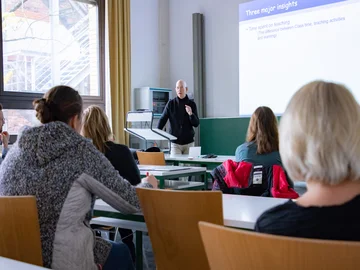 Vortrag von Kobi Guttermann (Kibbutzim College). Foto: Tilman Binz / Pädagogische Hochschule Karlsruhe