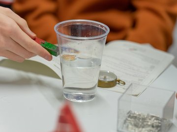 Im Lehr-Lern-Labor Physik an der PHKA. Foto: Roxane Fijean/PHKA