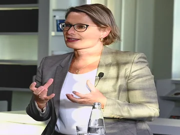KMK Präsidentin Dr. Stefanie Hubig bei der Online LemaS-Jahrestagung 2020. Screenshot: BMBF, P. Fink. 