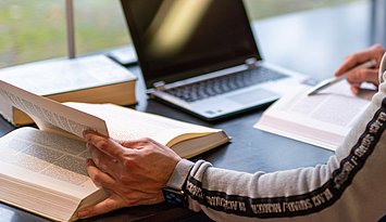 Herausragende wissenschaftliche Leistung: Einmal jährlich zeichnet die PHKA ihre besten studentischen Abschlussarbeiten aus. Foto: Kamuf/PHKA