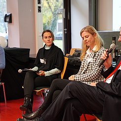 Paneldiskussion beim Kick off des LLL PhyLa Dei Paneldiskussion beim Kick off des PhyLa mit Léonie Trick, Vektor Stiftung, Nadine Anskeit, Dorothee Kohl-Dietrich und Thomas Rohr, Jugendstiftung der Sparkasse Karlsruhe