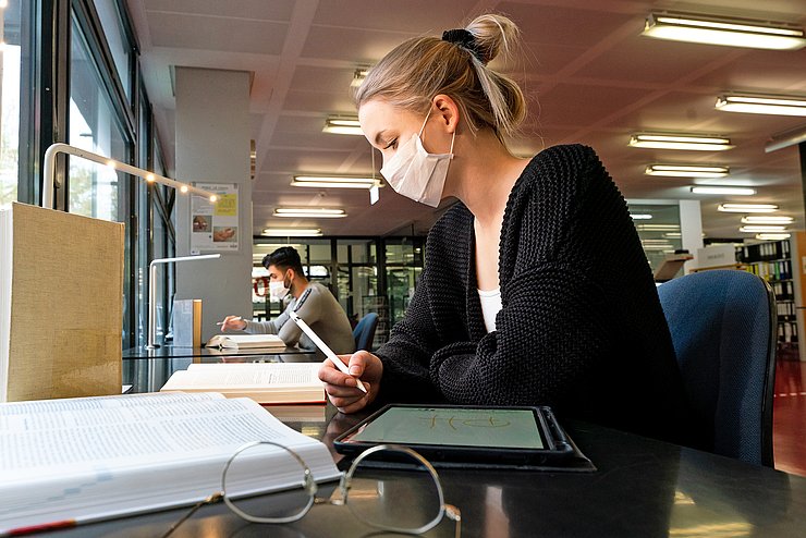 Beste Abschlussarbeiten: Für das Jahr 2020 hat die Pädagogische Hochschule Karlsruhe drei Preise vergeben. Foto: Kamuf/PHKA