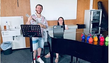 Seminargruppe beim Musizieren